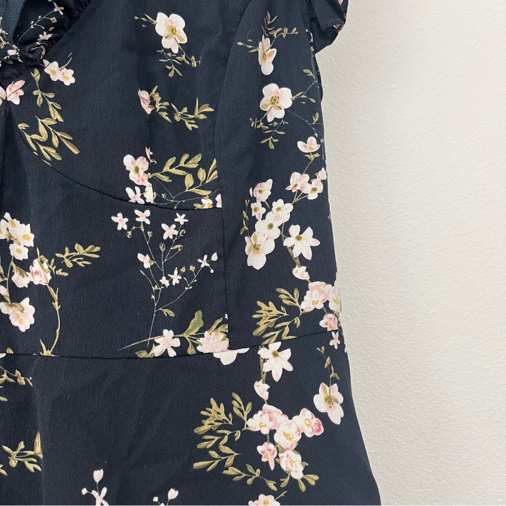 Tome NYC Lilian Navy Floral Flutter Sleeve V Neck Top Blouse - Picture 6 of 10
